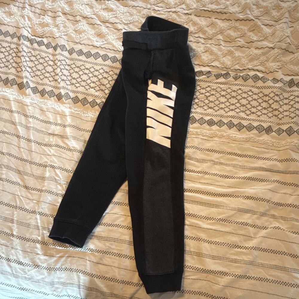 Nike Boys S Black Jogger Sweatpants Standard Fit Drawstring Elastic Waistf - Picture 2 of 7